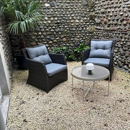Le Patio : Appartement Chic 3 Chambres Au Coeur De Pau Bagian luar foto